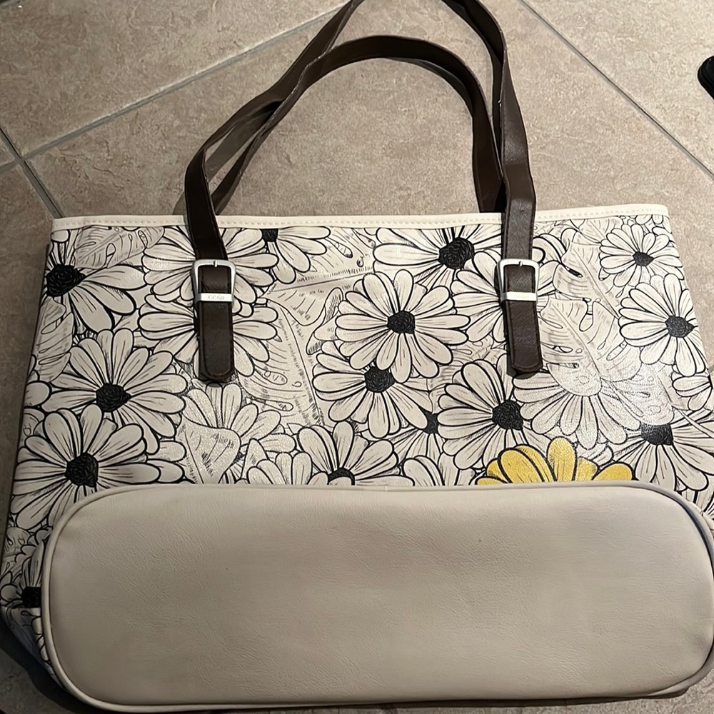 DoGo tote bag with zipper enclosure.